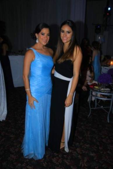 Nora Turcios con Alejandra Rivera.