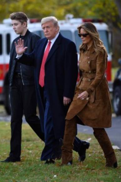 US President Donald Trump, First Lady Melania Trump and their son Barron depart the White House in Washington, DC, on November 26, 2019. (Photo by JIM WATSON / AFP)