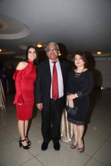 Ámbar, Carlos y Rosa María Godoy.