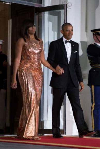 Michelle también se convirtió en un ícono de moda. Sus acertados atuendos en cada evento político en la Casa Blanca o en las visitas en las que acompañó al presidente Barack Obama, siempre llenaron las expectativas de los críticos de moda.