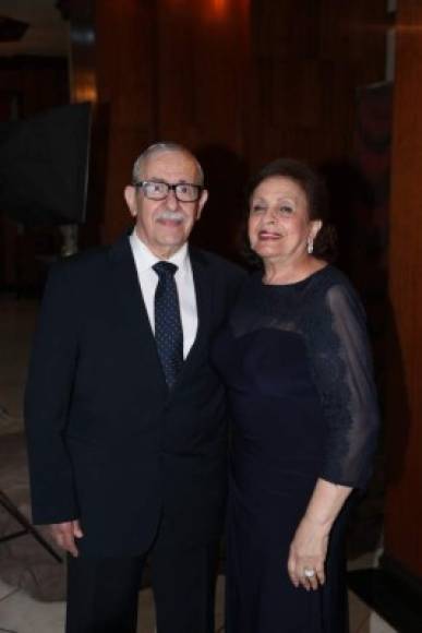 Issa y Antonieta Canahuati.