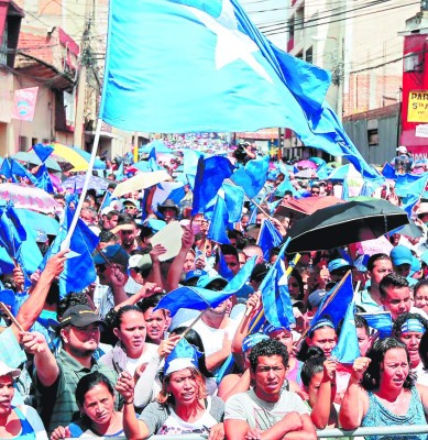 Nacionalistas piden ante el Congreso la reelección presidencial