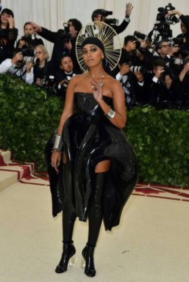 Solange arrives for the 2018 Met Gala on May 7, 2018, at the Metropolitan Museum of Art in New York.<br/>The Gala raises money for the Metropolitan Museum of Arts Costume Institute. The Gala's 2018 theme is Heavenly Bodies: Fashion and the Catholic Imagination. / AFP PHOTO / Angela WEISS