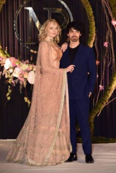 El hermano mayor de Nick, Joe Jonas, y su prometida, la actriz de Game of Thrones, Sophie Turner, también llegaron a Delhi para seguir la fiesta junto a resto de la familia de la pareja.