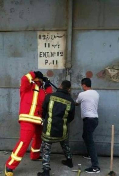 Los bomberos Jo Noon, Methal Hawwa y Najib Hati formaban parte de un equipo de diez personas que atendieron el llamado por el incendio registrado en el almacén del puerto de Beirut.