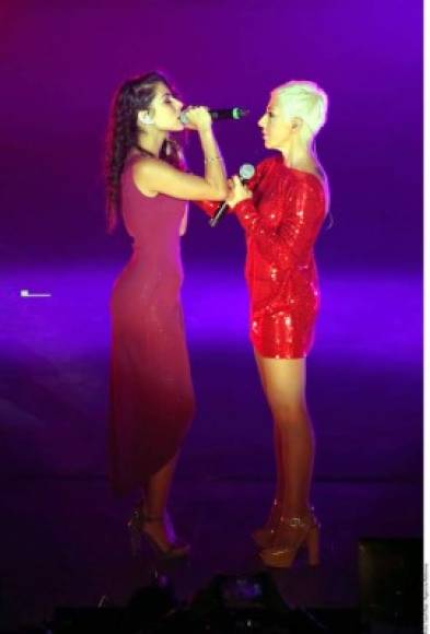 La estrella del pop español tuvo como invitada a la cantante de Playa Limbo en la canción 'Mujer contra Mujer'
