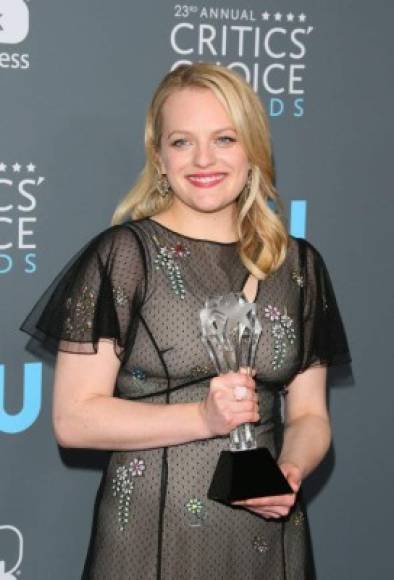 Elisabeth Moss fue la ganadora como mejor actriz de serie de drama por 'The Handmaid's Tale'.<br/>Moss recién ganó un Globo de Oro en la misma categoría.