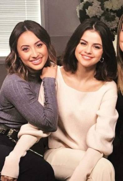 Según Radar Online, las mejores amigas se distanciaron desde hace nueve meses después de tener una discusión porque Selena fue vista bebiendo alcohol cuando se supone que no debía hacerlo.<br/><br/>La actriz de Grown-ish quería que Selena tomara mejores decisiones para su salud, especialmente porque estaba recibiendo lo que muchos consideraban Una 'segunda oportunidad' en la vida. <br/>