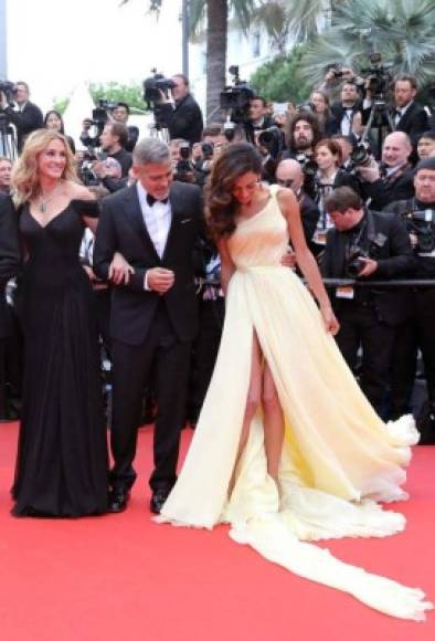 La abogada británica estuvo a punto de enseñarlo todo en su paso por Cannes. Foto:AFP