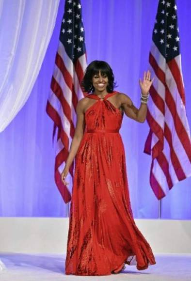 El inolvidable vestido 'halter' en color rojo, creación del diseñador Jason Wu, es uno de los icónicos vestidos de Michelle.