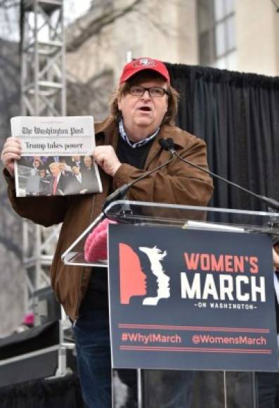 Desde la noche anterior a la toma de posesión, el cineasta estadounidense Michael Moore había protestado, y también apoyó la Marcha de las Mujeres #WomensMarch.<br/><br/>En su intenso discurso dijo: 'No desesperes, no te rindas'.