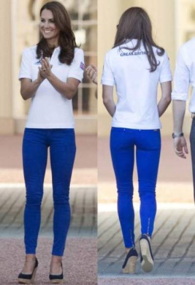 Middleton también usó unos jeans ajustados azules para el relevo de la antorcha en el parque olímpico de Londres en 2012.<br/><br/>