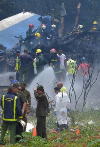 'Parece que hay un alto número de víctimas' en accidente de avión en Cuba (presidente).<br/><br/> / AFP PHOTO / Adalberto ROQUE