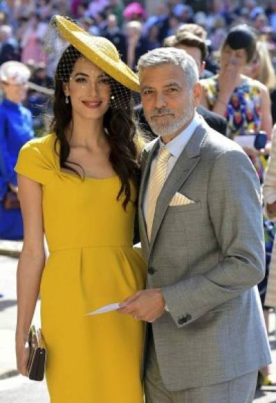 Amal y George Clooney no pasaron desapercibidos, gracias a los colores elegidos por la abogada.<br/>