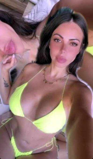 La comunicadora también colgó otra imagen con un bikinazo amarillo.