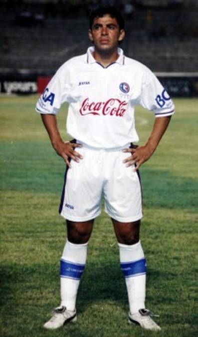 Gregorio Serrano destacó en el mediocampo del Olimpia.