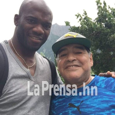 David Suazo se sigue rozando con los grandes y revela plática con Maradona