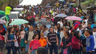 El clima no detuvo a los santabarbarenses para participar del 'Honduras Actívate'.