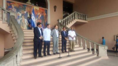 Conferencia de prensa de los reprentantes del BID y del sector Finanzas de Honduras en Tegucigalpa.