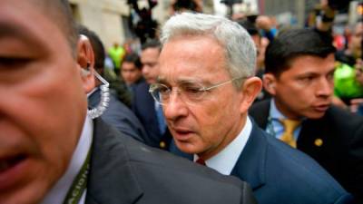 La Corte Suprema de Justicia de Colombia ordenó este martes la detención domiciliaria del expresidente y senador Álvaro Uribe.
