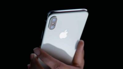 El iPhone 8 fue presentado en septiembre, junto con el iPhone X, pero este último apenas lleva un par de semanas en el mercado.