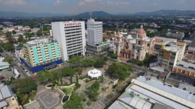 En San Pedro Sula, la oficina consular está en el quinto piso del Banco Atlántida.