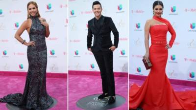 Los hombro desnudos son la tendencia en la alfombra magenta de Premios Lo Nuestro.