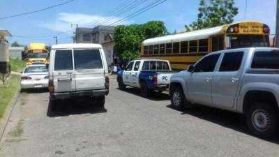 El cuerpo de fémina quedó en la acera a pocos metros de donde residía.