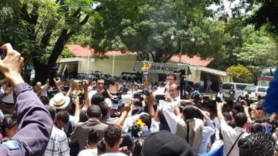 La antorcha llegó al mediodía a Ocotepeque donde fue entregada por autoridades salvadoreñas.