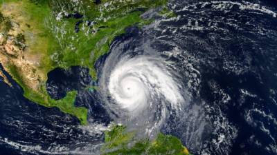 Imagen de satélite que muestra un huracán cerca de Centroamérica.