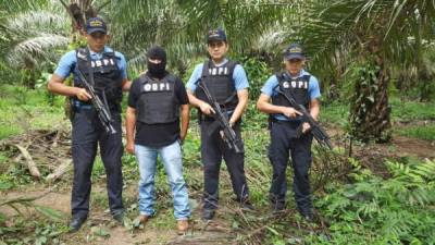 Persona rescatada por elementos de seguridad de Honduras.