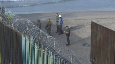 Agentes de la patrulla fronteriza de Estados Unidos custodian su zona frente a la frontera con Tijuana, México. Imagen ilustrativa.