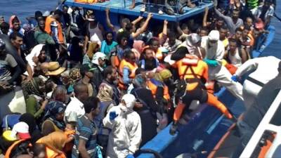 En el barco sueco Poseidón se logró rescatar con vida a 439 personas. Foto AFP.