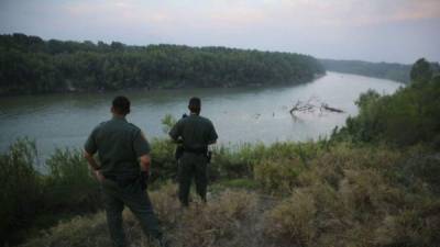 Agentes de la Patrulla Fronteriza han rescatado a decenas de migrantes centroamericanos a punto de ahogarse en el río Bravo en las últimas semanas.