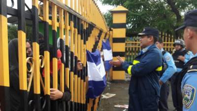 Las autoridades policiales convencieron a los invasores de que desalojaran las fincas y no tuvieron que utilizar la fuerza.