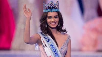 Manushi Chhillar se coronó como la mujer más bella del mundo.