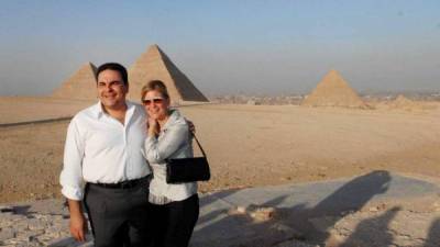 El expresidente salvadoreño, Tony Saca, junto a su esposa Ana Ligia, durante un viaje a Egipto.