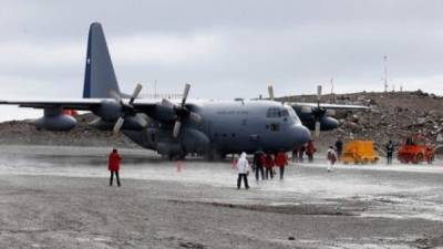 Un avión Hércules C-130 de la Fuerza Aérea de Chile (FACH) desapareció este martes con 38 personas a bordo cuando se dirigía hacia la Antártida, informó la institución.