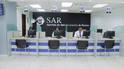 Ventanillas del Servicio de Administración de Rentas (SAR) en la oficina principal de Tegucigalpa.