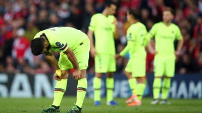 La eliminación en Champions a manos del Liverpool ha provocado un cambio de rumbo en los planes del FC Barcelona con vistas a un próximo mercado de fichajes en el que habrá un buen número de movimientos. El diario As ha revelado todos los jugadores que se irán del club catalán para la próxima campaña.