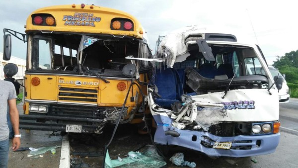 Accidente vial en El Progreso, Yoro, en el que murió una persona y siete resultaron heridas.