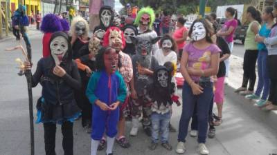 Niños vestidos de diablitos, burros enflorados y mojigangas fueron parte de los atractivos que este año se apreciaron en Comayagua.