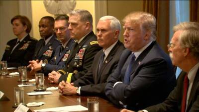 Donald Trump reunido en la Casa Blanca con los principales dirigentes militares del país para abordar el tema sirio.