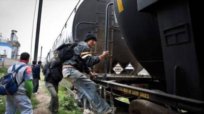 Se estima que unos 200,000 migrantes indocumentados ingresan cada año a México por su frontera sur, la mayoría de ellos centroamericanos que buscan llegar a Estados Unidos.