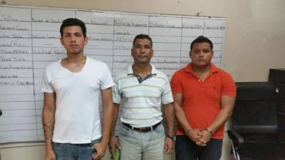 Francisco Alberto Redesno Díaz, Oscar Iván Riveta Estévez, Julio Enrique Coca Fúnez y Ericka Yadira Guzmán son los detenidos durante el allanamiento en el sector Rivera Hernández de San Pedro Sula.