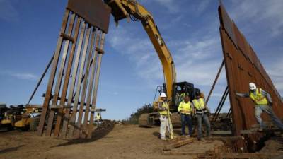 Biden suspendió la construcción del muro en la frontera de EEUU./