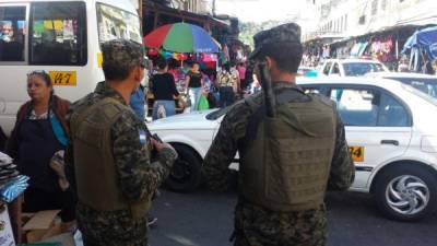 Así luce el mercado en la quinta avenida de Tegucigalpa en el marco del lanzamiento del operativo navideño.