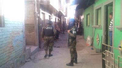 Elementos de la Policía Militar ejecutaron allanamientos en Buenos Aires que dejaron ocho capturados con droga.