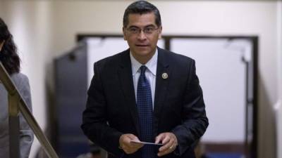 El fiscal de California, Xavier Becerra, presentó una demanda contra el Gobierno de Trump por declarar la emergencia nacional en EEUU./