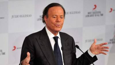 Un juez español exigió a Julio Iglesias realizarse una prueba de ADN.